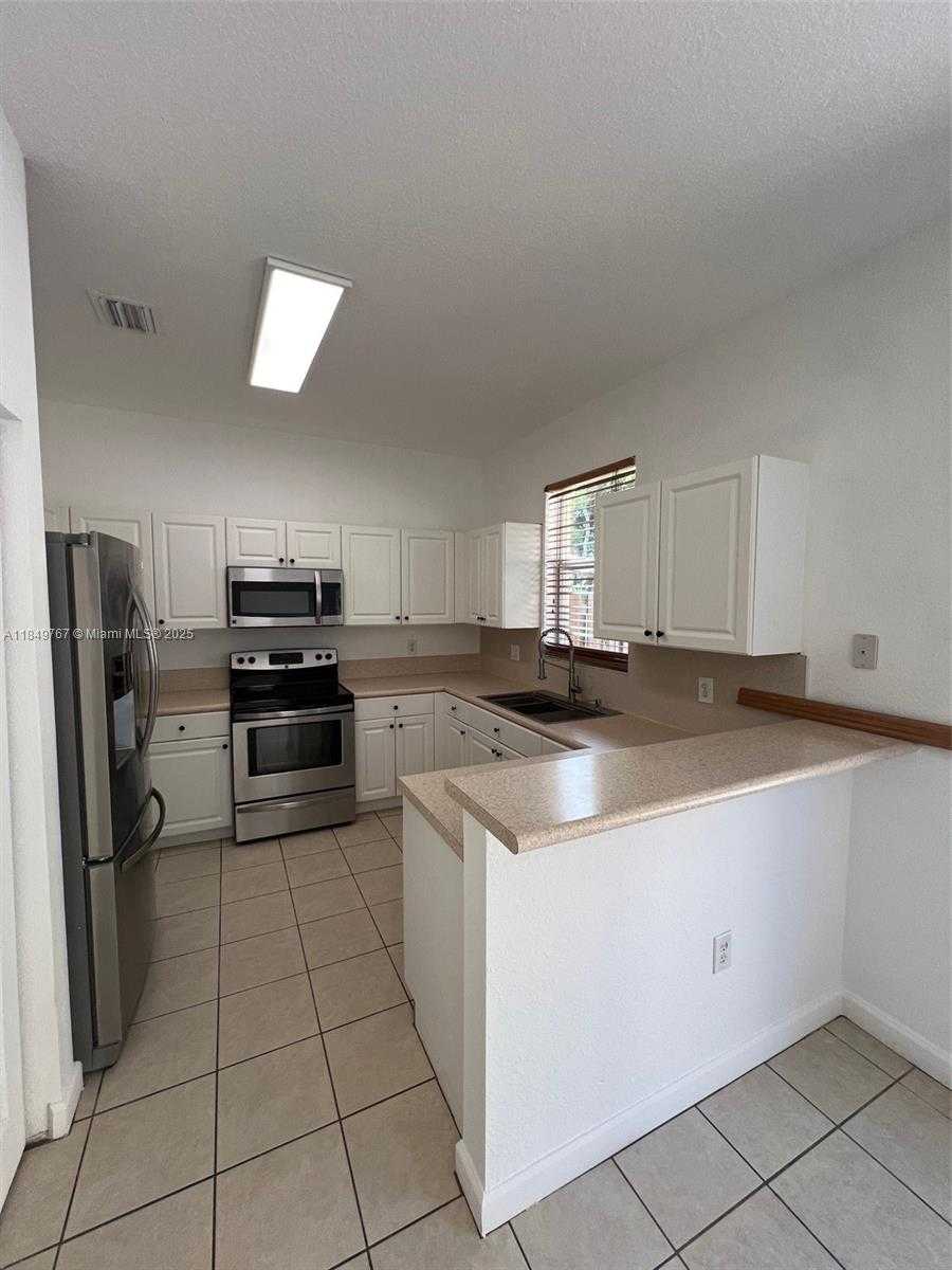 Small Image of 12724 SOUTH WEST 133RD ST, Miami Number 7