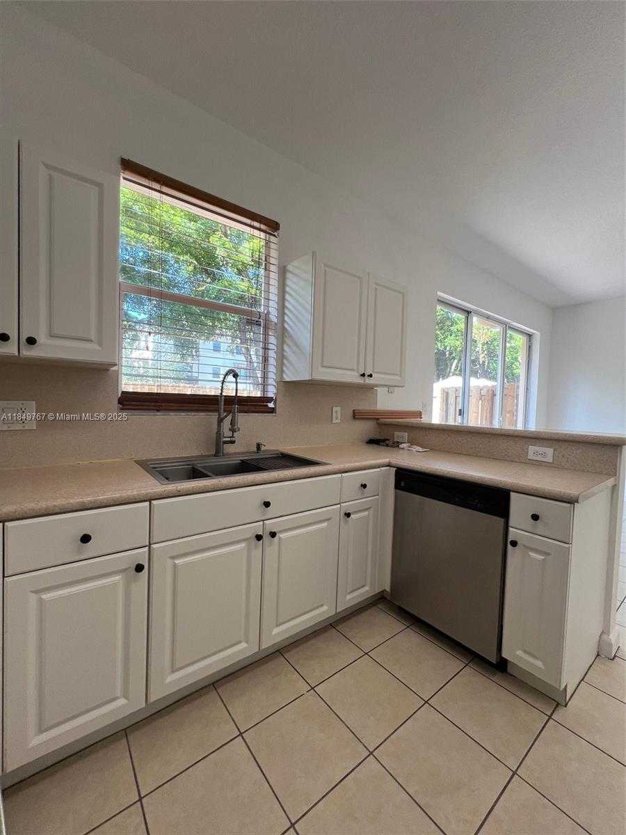 Small Image of 12724 SOUTH WEST 133RD ST, Miami Number 8