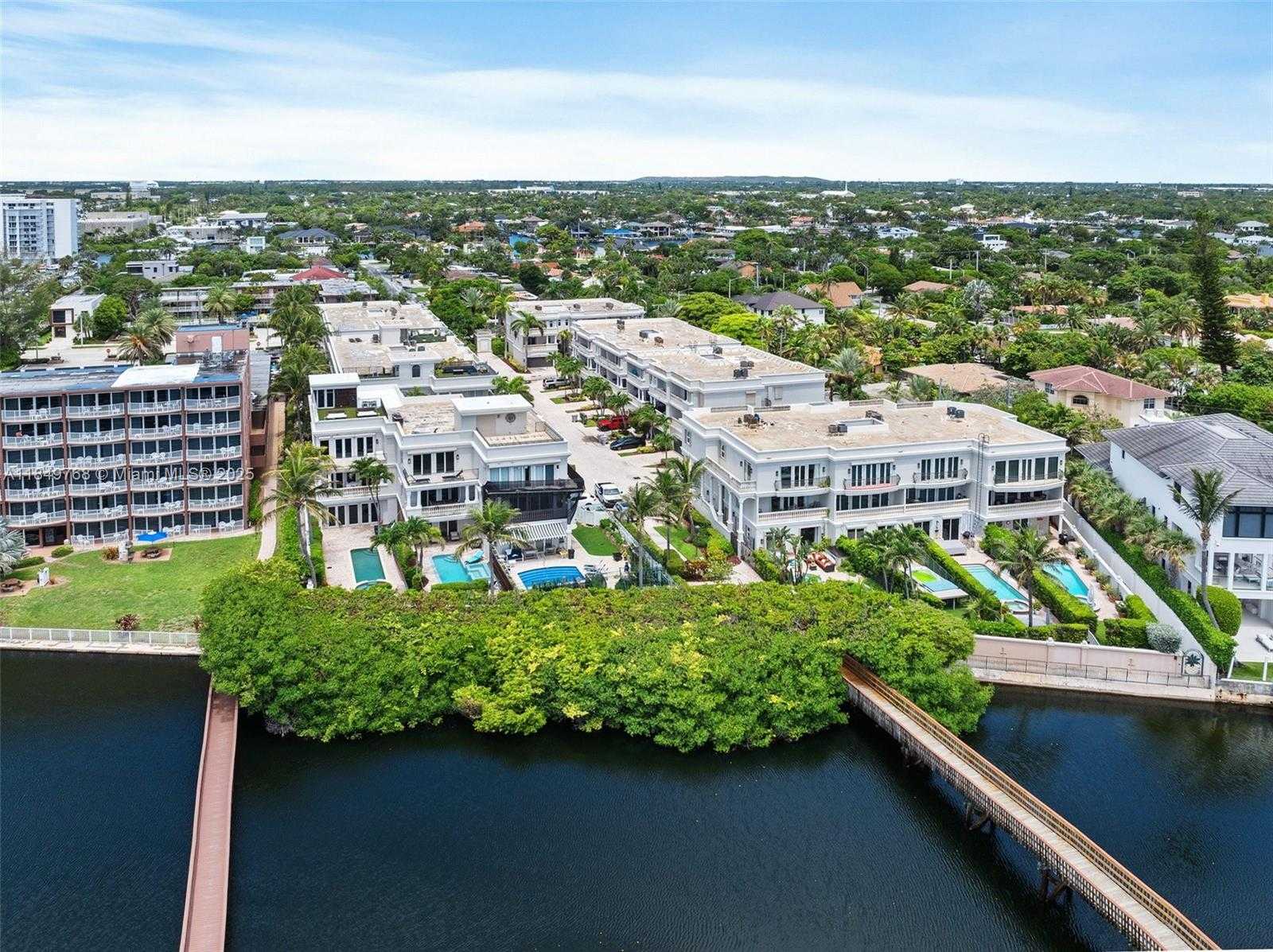 Small Image of 1784 BAY DR #1784, Pompano Beach Number 2