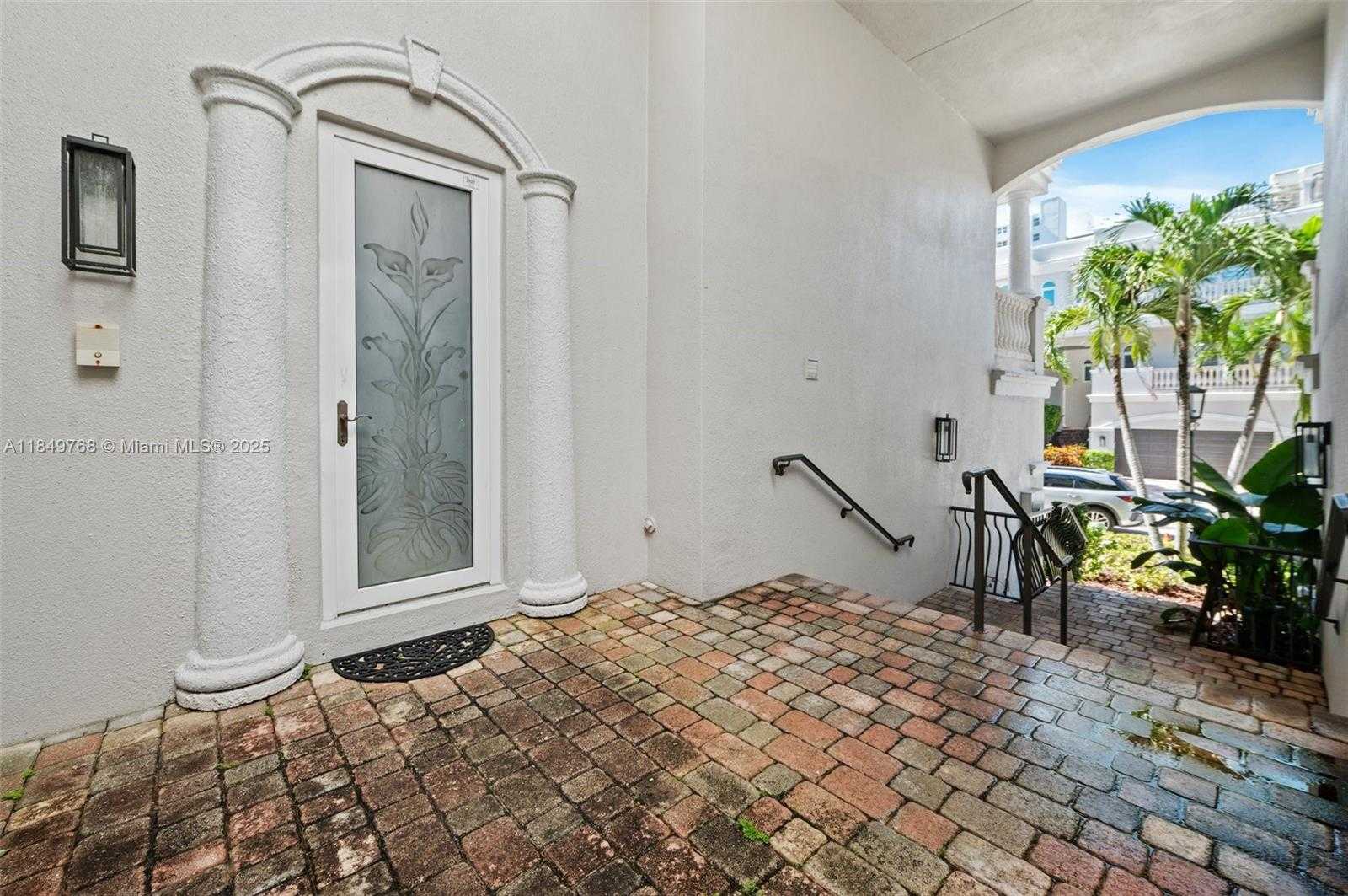 Small Image of 1784 BAY DR #1784, Pompano Beach Number 5