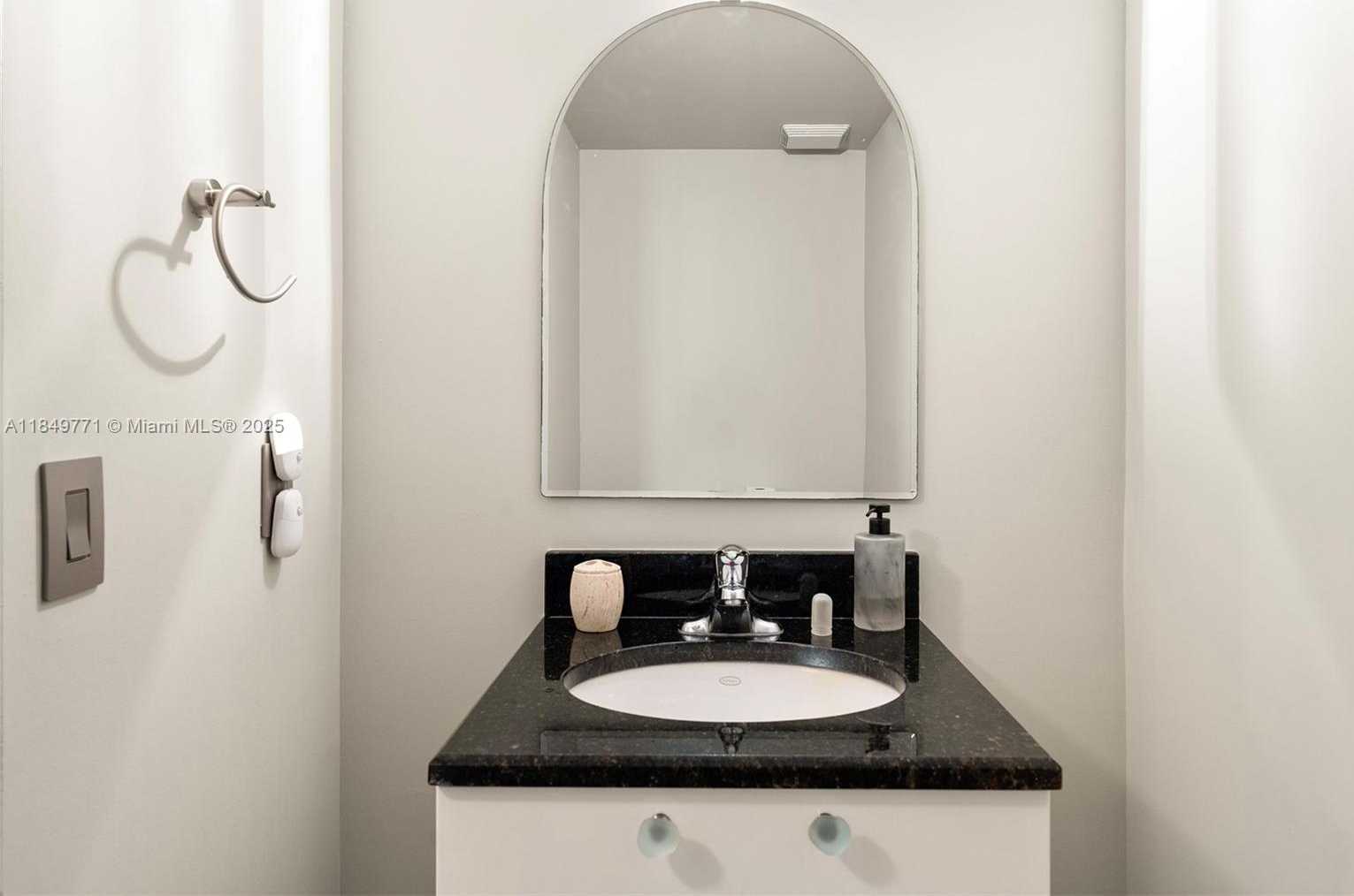 Small Image of 3339 VIRGINIA ST #306, Miami Number 25