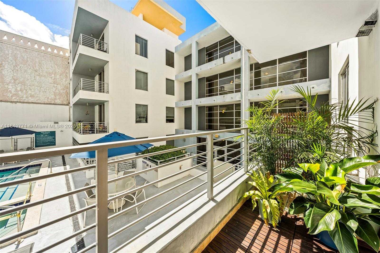 Small Image of 3339 VIRGINIA ST #306, Miami Number 9