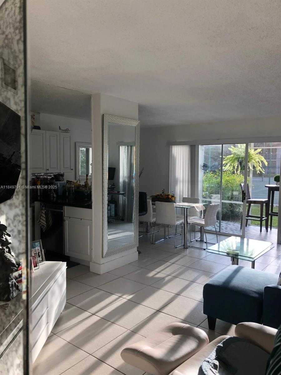 Small Image of 14020 SOUTH WEST 91ST TER #14020, Miami Number 6