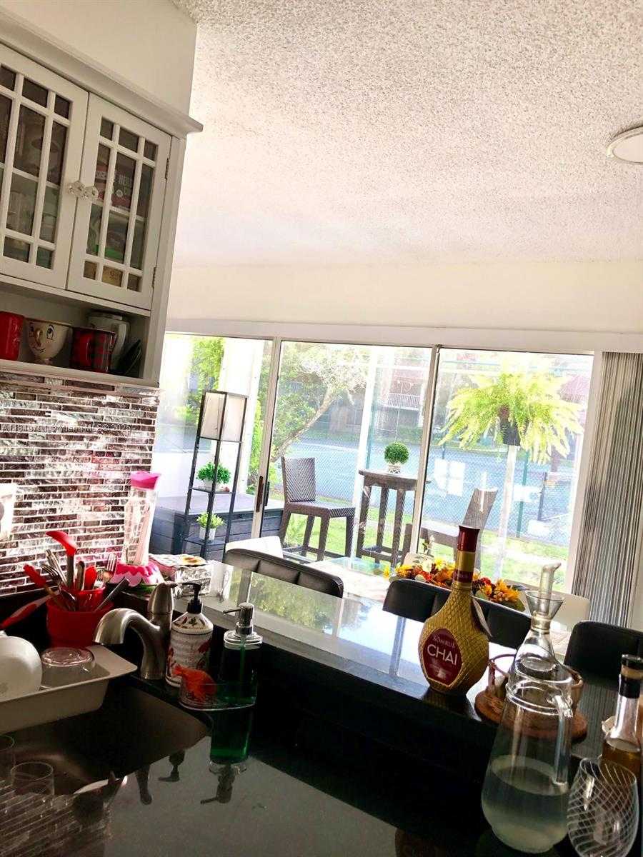 Small Image of 14020 SOUTH WEST 91ST TER #14020, Miami Number 8