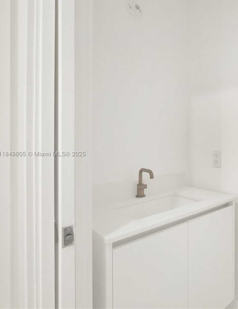 Small Image of 725 NORTH EAST 24 STREET #3803, Miami Number 40