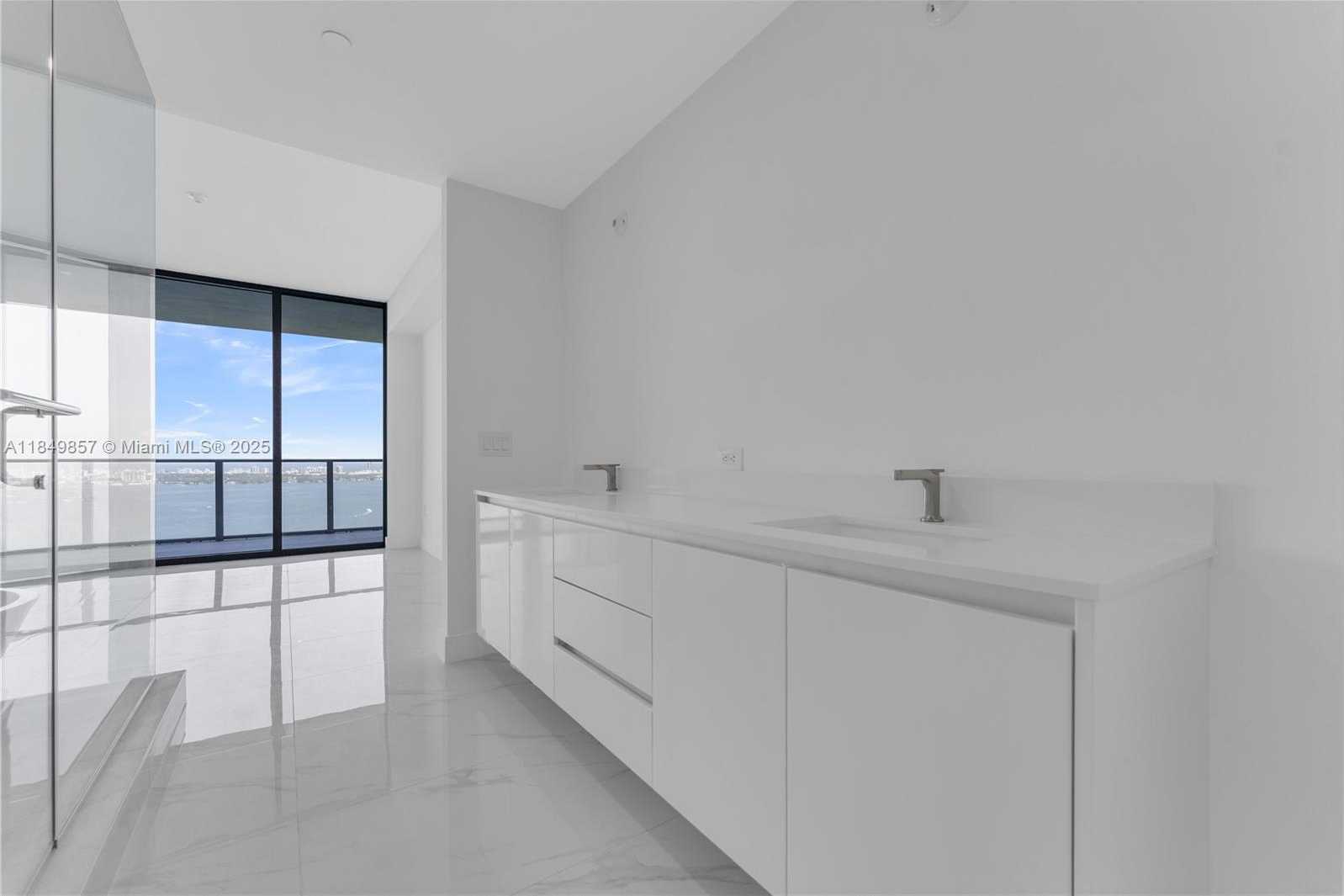 Small Image of 700 NORTH EAST 24TH ST #4402, Miami Number 18