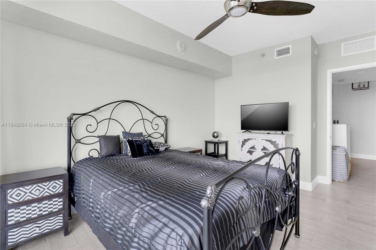 Small Image of 185 SOUTH WEST 7TH ST #1901, Miami Number 24