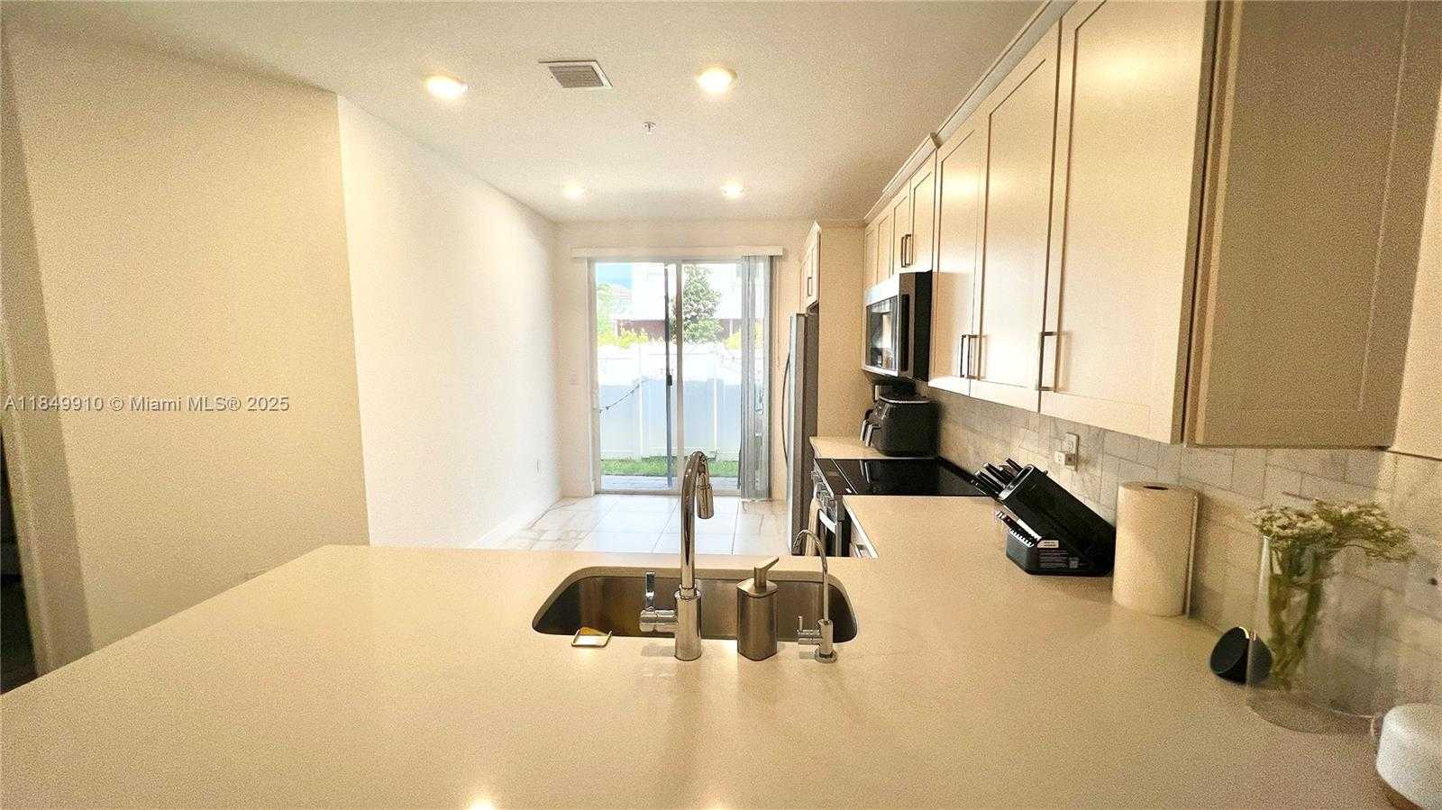 Small Image of 181 SOUTH WEST 170TH AVE, Pembroke Pines Number 10