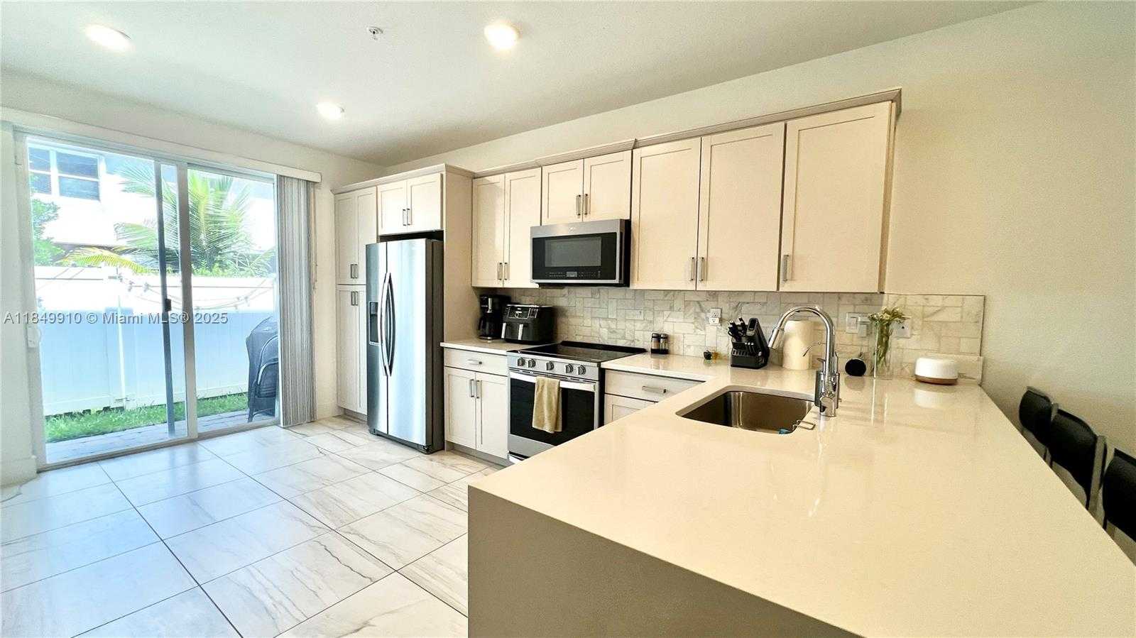 Small Image of 181 SOUTH WEST 170TH AVE, Pembroke Pines Number 11