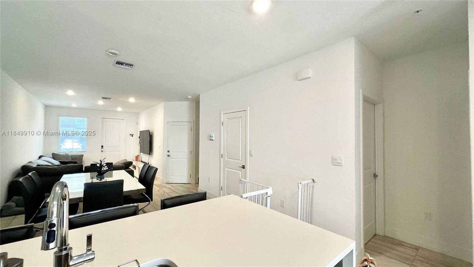 Small Image of 181 SOUTH WEST 170TH AVE, Pembroke Pines Number 14