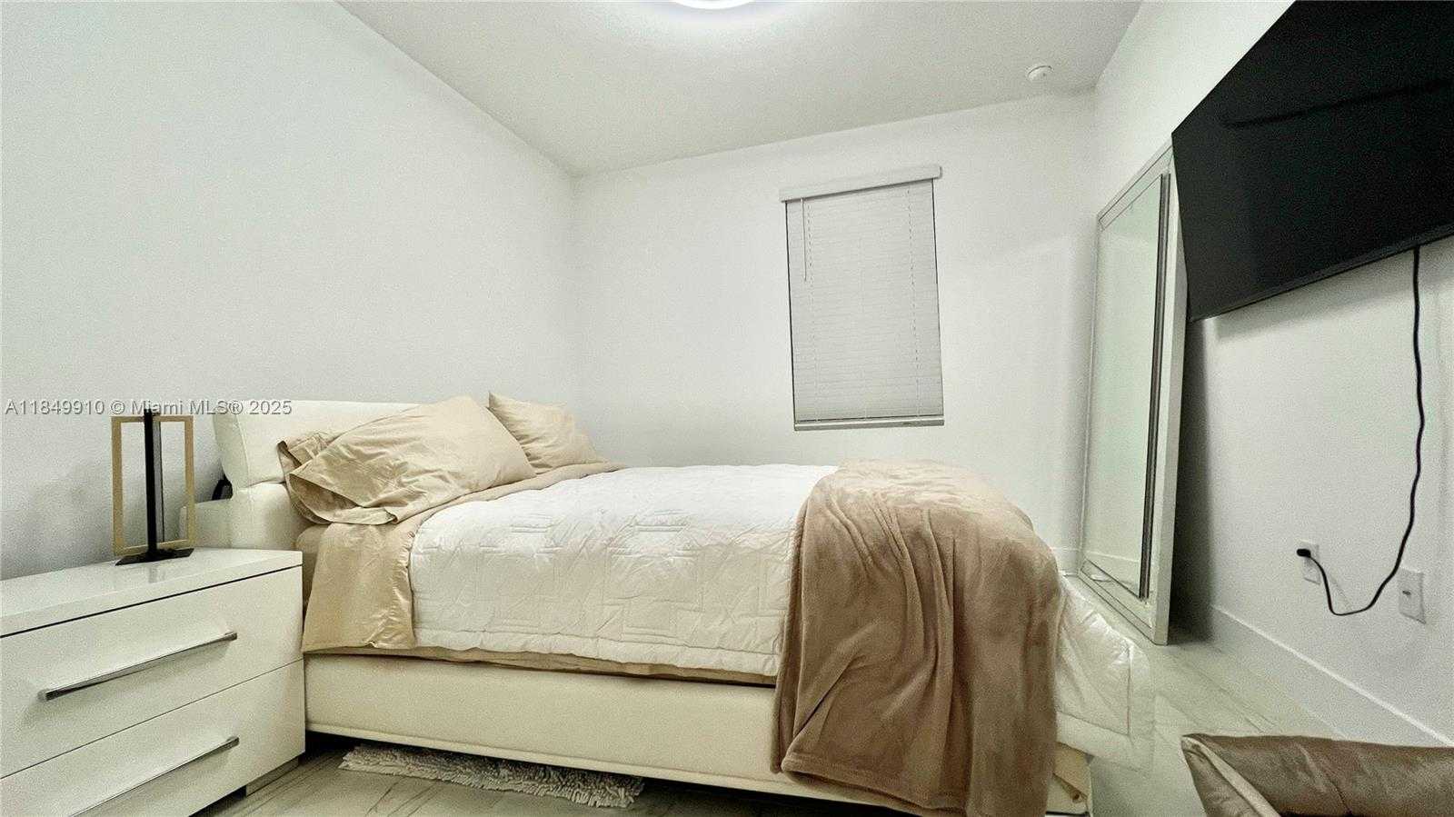 Small Image of 181 SOUTH WEST 170TH AVE, Pembroke Pines Number 16