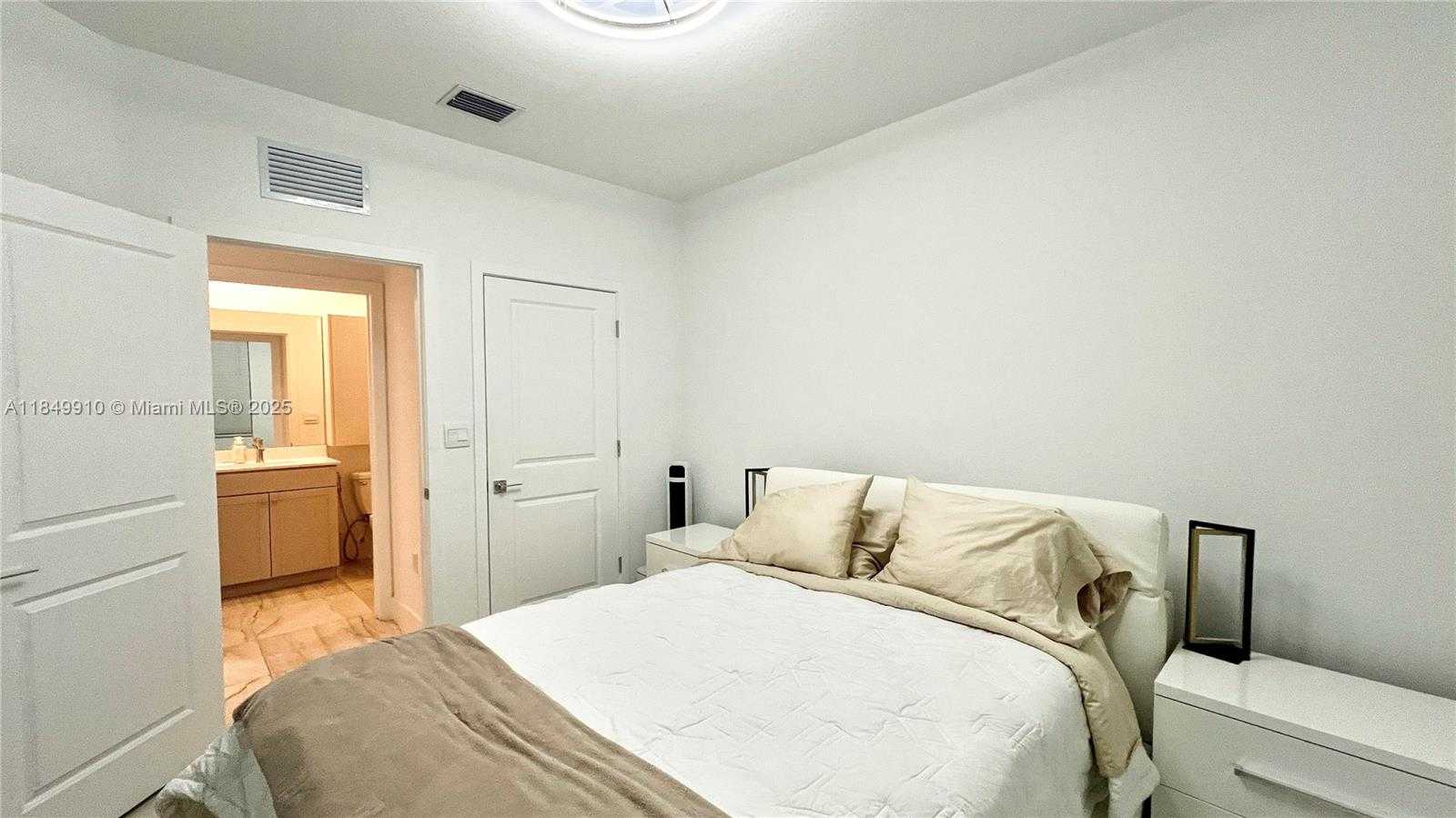 Small Image of 181 SOUTH WEST 170TH AVE, Pembroke Pines Number 17
