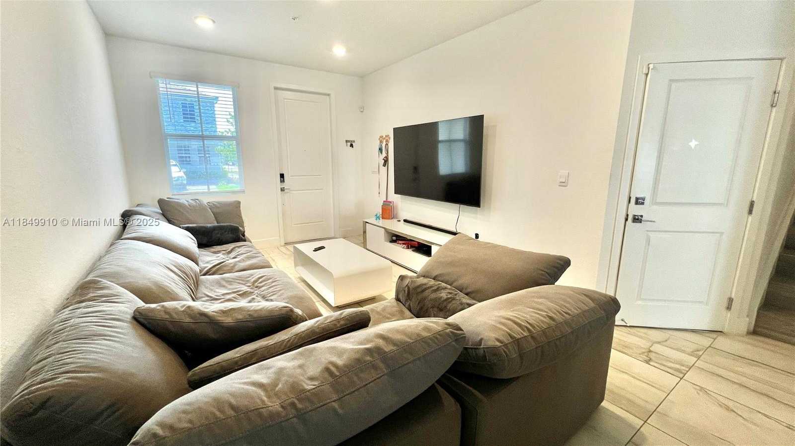 Small Image of 181 SOUTH WEST 170TH AVE, Pembroke Pines Number 2