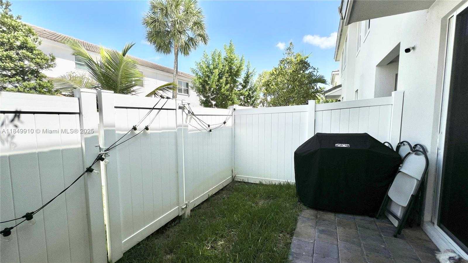 Small Image of 181 SOUTH WEST 170TH AVE, Pembroke Pines Number 21