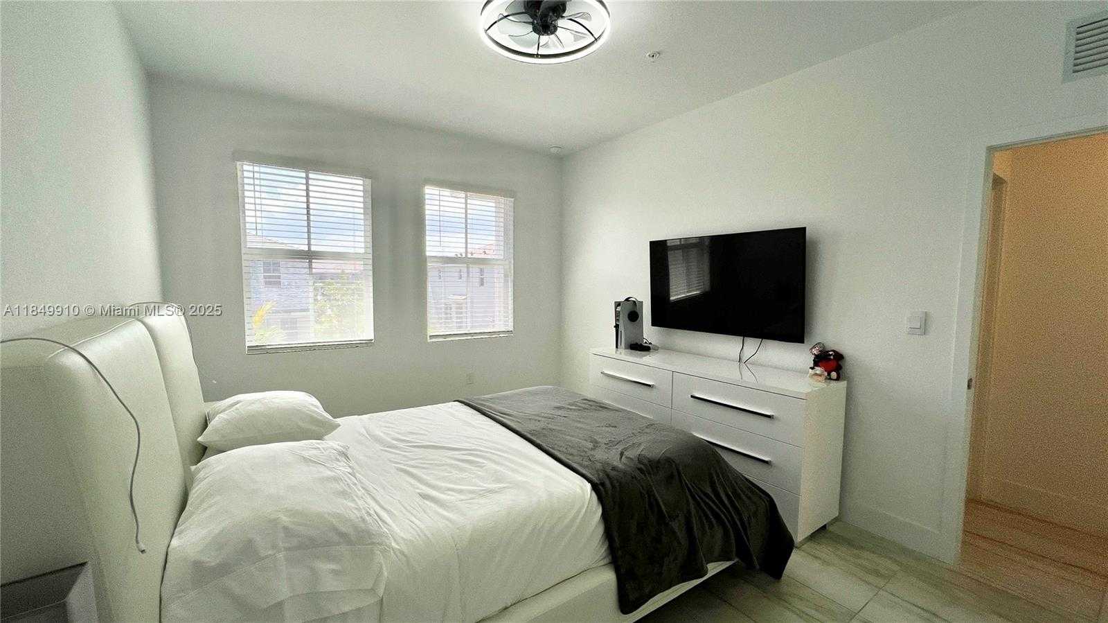 Small Image of 181 SOUTH WEST 170TH AVE, Pembroke Pines Number 25