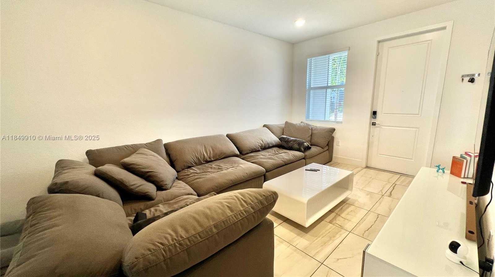 Small Image of 181 SOUTH WEST 170TH AVE, Pembroke Pines Number 3