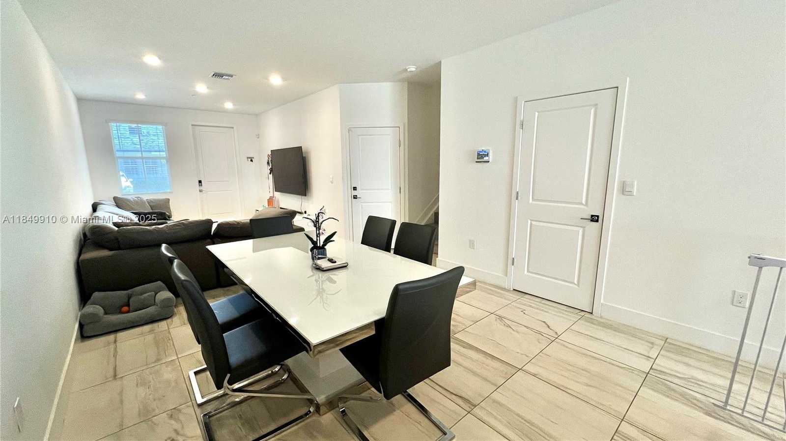 Small Image of 181 SOUTH WEST 170TH AVE, Pembroke Pines Number 5