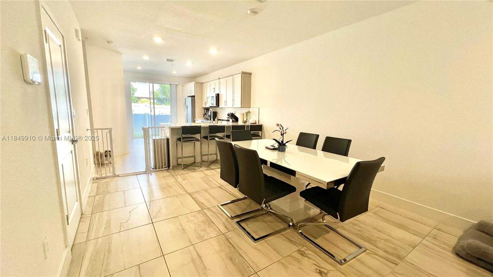 Small Image of 181 SOUTH WEST 170TH AVE, Pembroke Pines Number 6