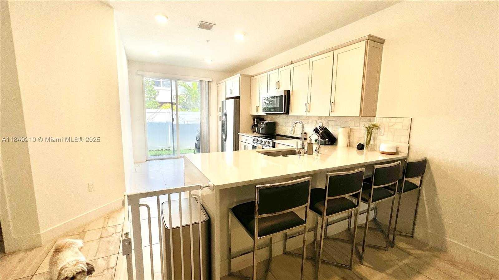Small Image of 181 SOUTH WEST 170TH AVE, Pembroke Pines Number 7
