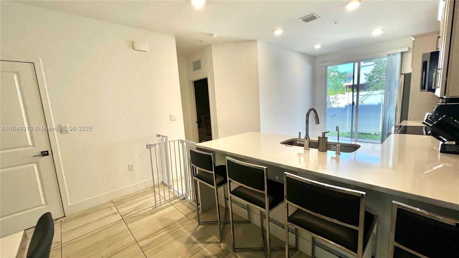 Small Image of 181 SOUTH WEST 170TH AVE, Pembroke Pines Number 8