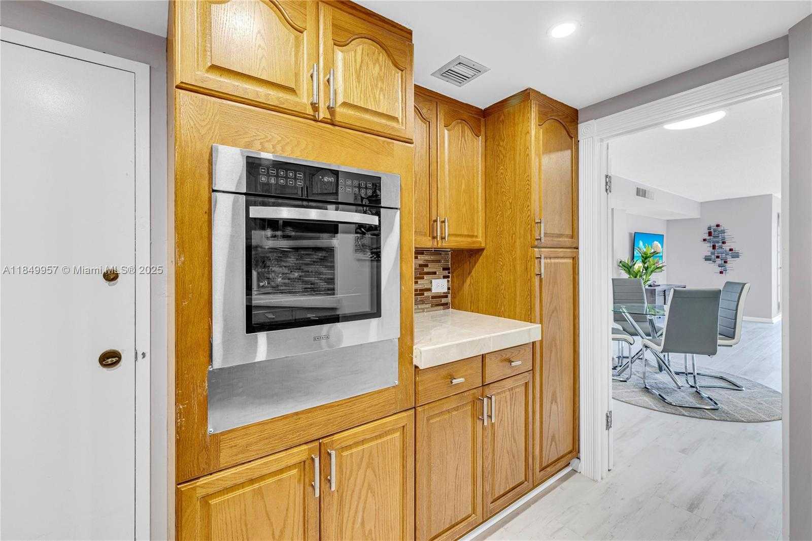 Small Image of 801 BRICKELL BAY DR #970, Miami Number 13