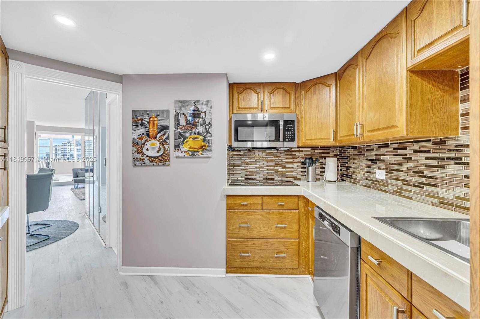 Small Image of 801 BRICKELL BAY DR #970, Miami Number 14