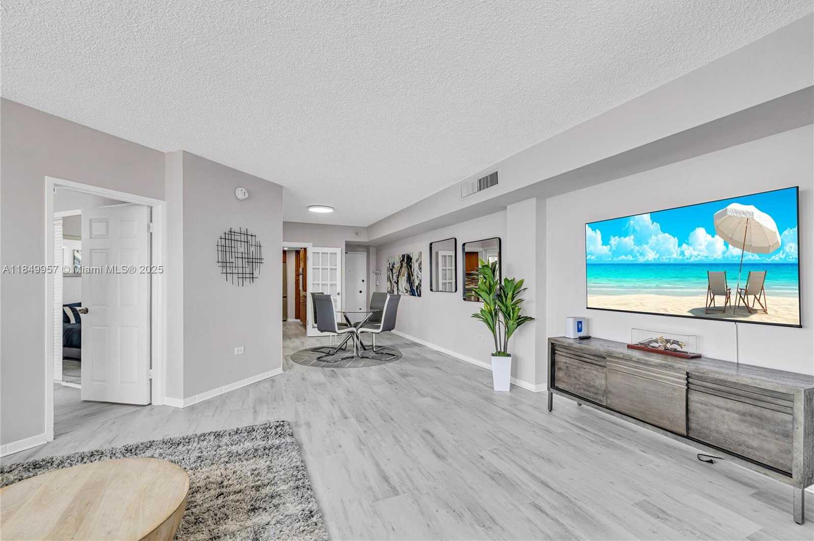 Small Image of 801 BRICKELL BAY DR #970, Miami Number 15