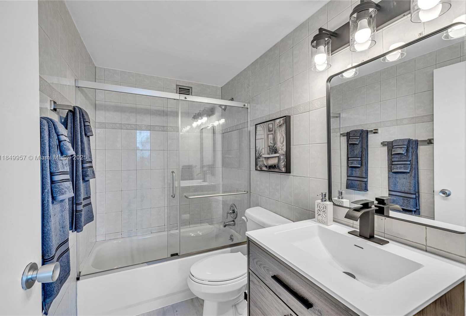 Small Image of 801 BRICKELL BAY DR #970, Miami Number 19