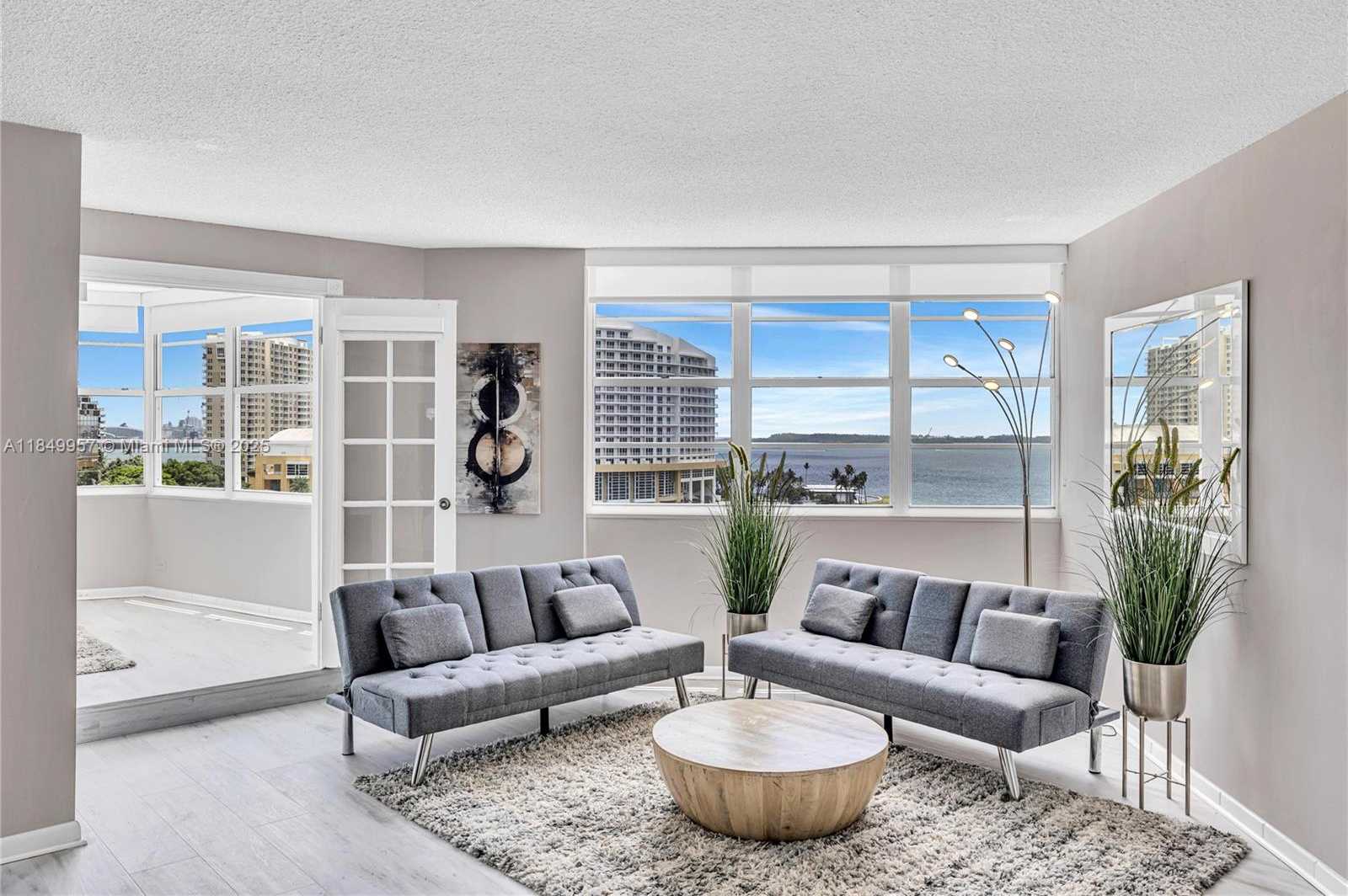 Small Image of 801 BRICKELL BAY DR #970, Miami Number 3