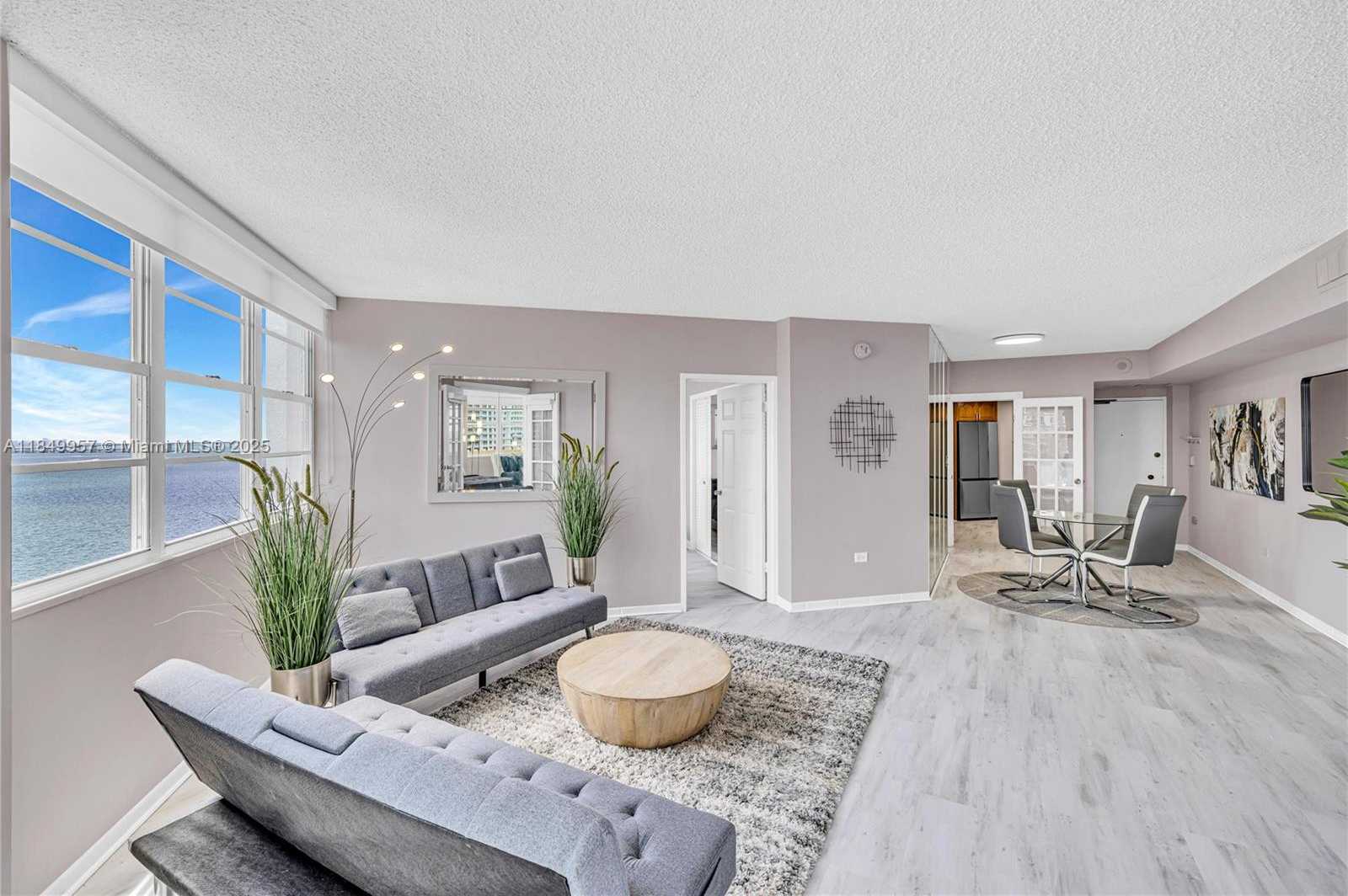 Small Image of 801 BRICKELL BAY DR #970, Miami Number 4