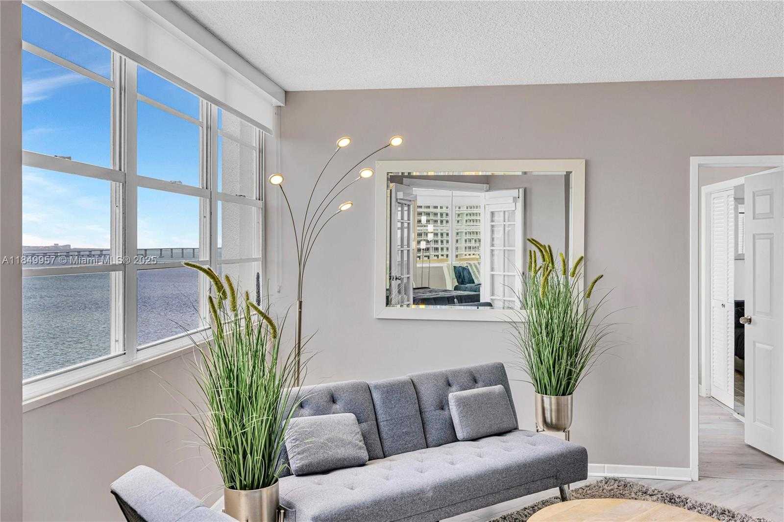 Small Image of 801 BRICKELL BAY DR #970, Miami Number 5