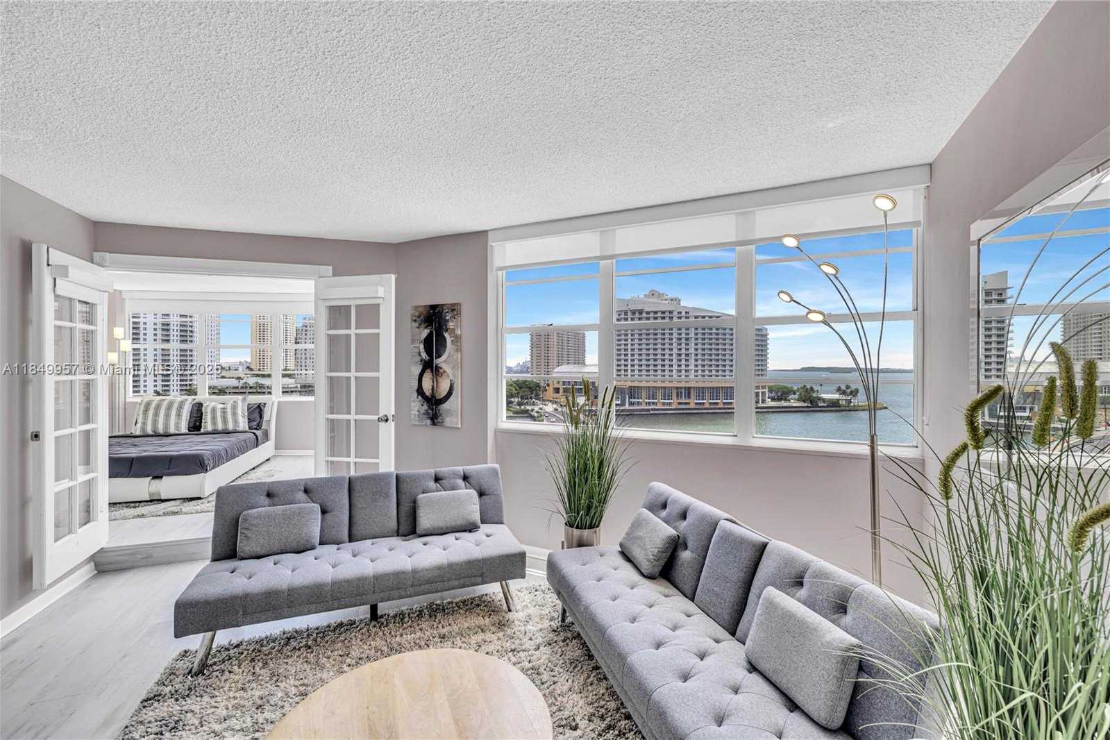 Small Image of 801 BRICKELL BAY DR #970, Miami Number 6