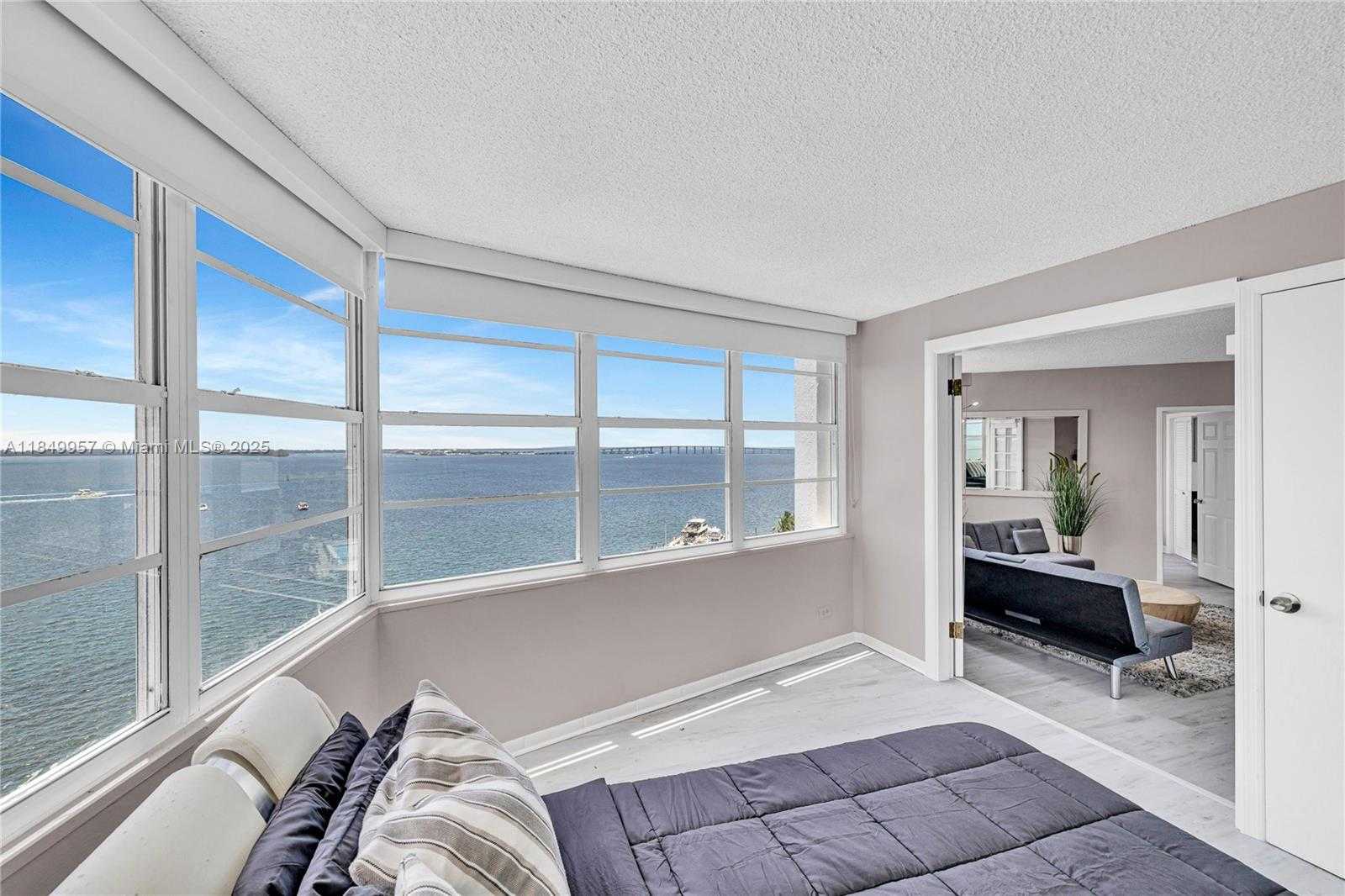 Small Image of 801 BRICKELL BAY DR #970, Miami Number 9