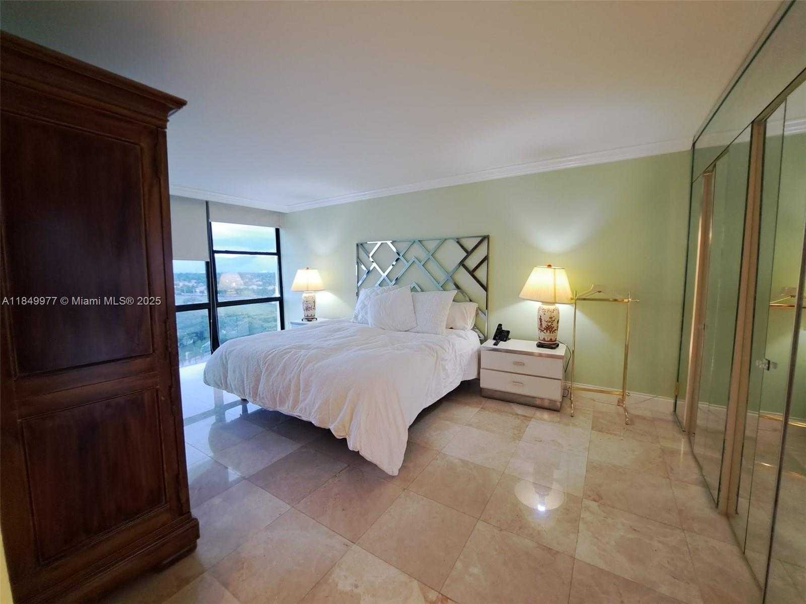 Small Image of 1000 PARKVIEW DR #1031, Hallandale Beach Number 10