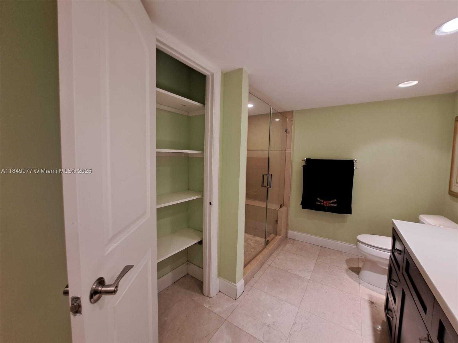 Small Image of 1000 PARKVIEW DR #1031, Hallandale Beach Number 11