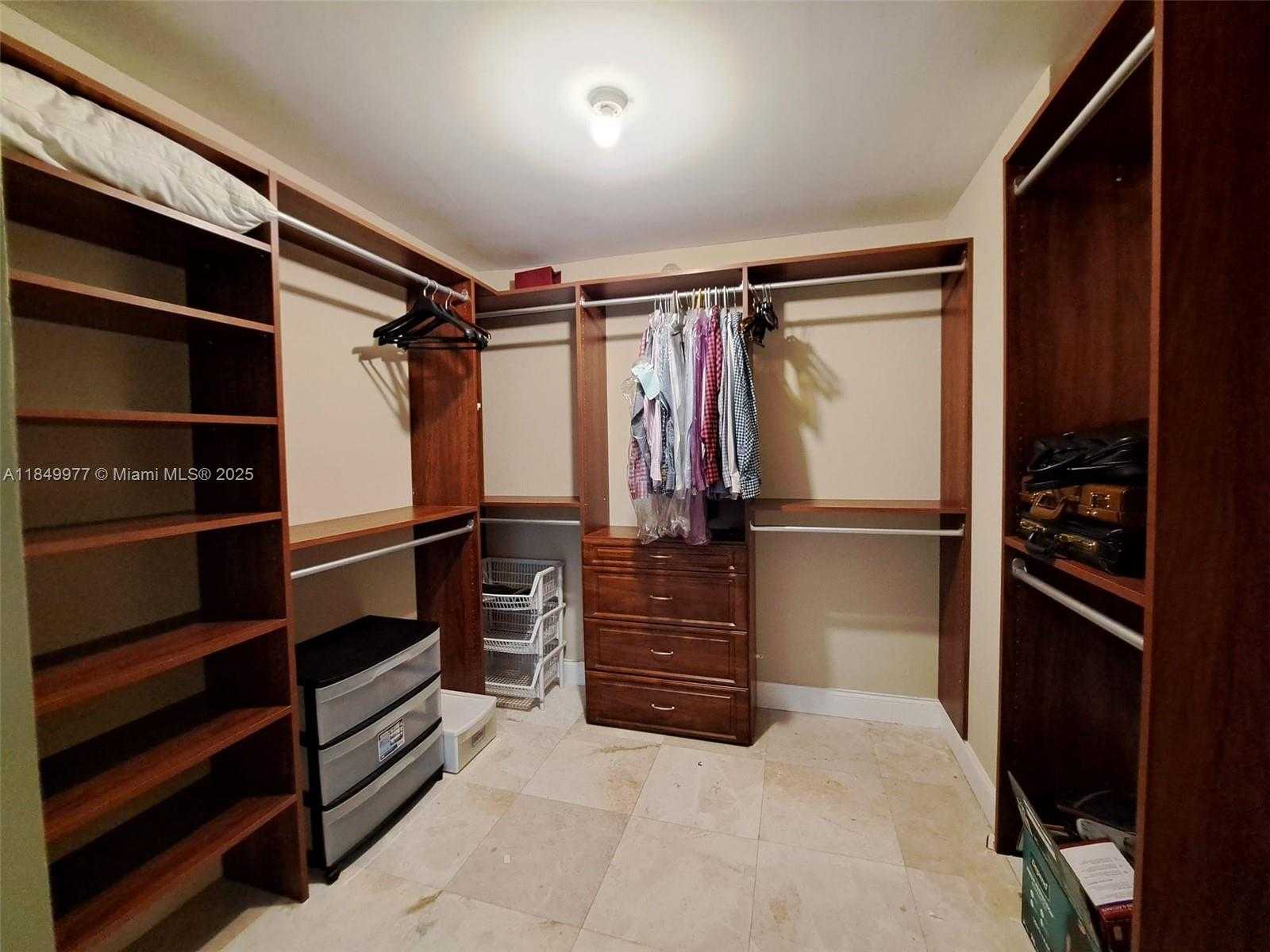 Small Image of 1000 PARKVIEW DR #1031, Hallandale Beach Number 13