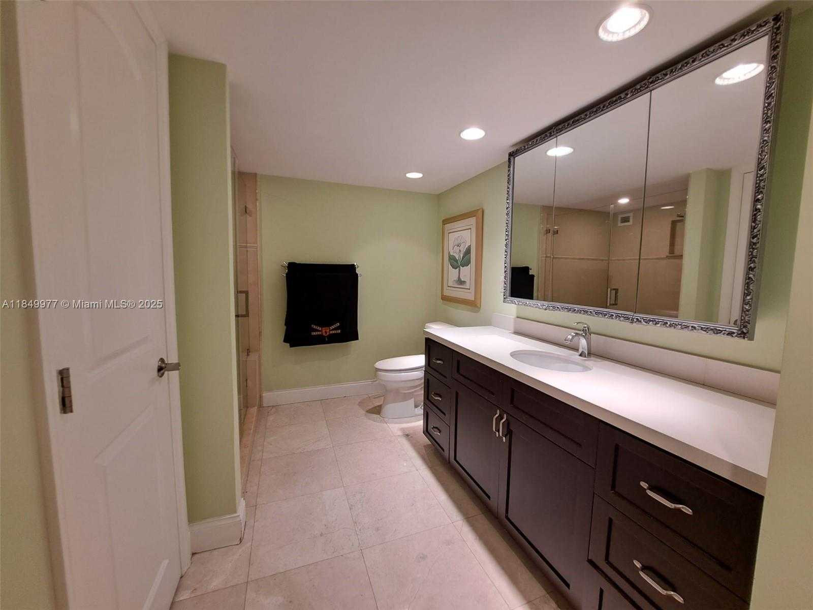 Small Image of 1000 PARKVIEW DR #1031, Hallandale Beach Number 14