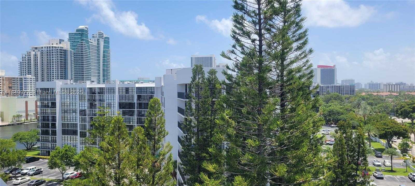 Small Image of 1000 PARKVIEW DR #1031, Hallandale Beach Number 15