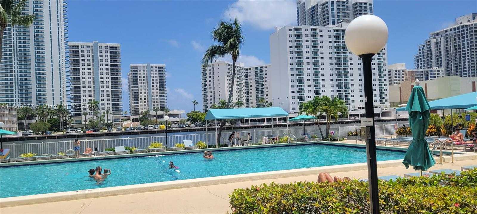 Small Image of 1000 PARKVIEW DR #1031, Hallandale Beach Number 18