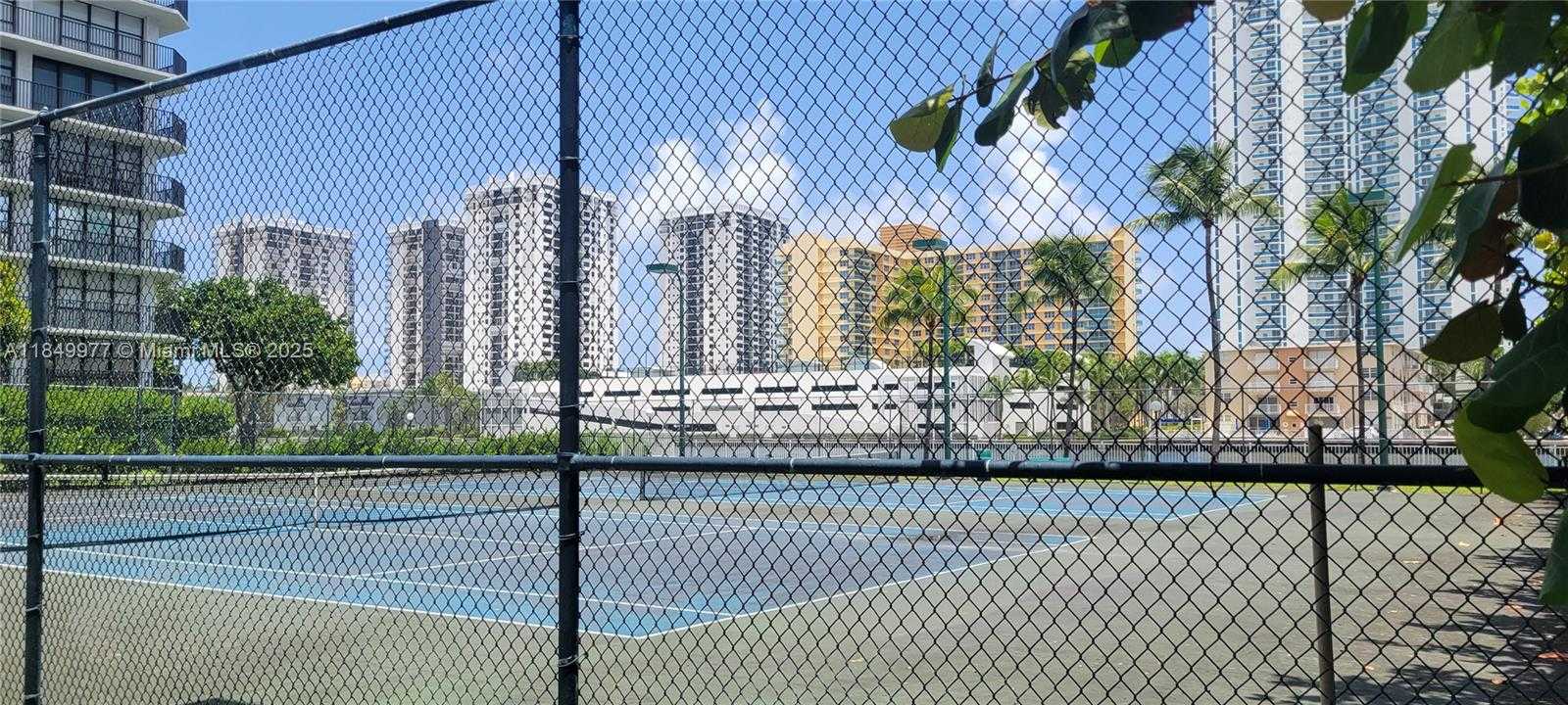Small Image of 1000 PARKVIEW DR #1031, Hallandale Beach Number 19