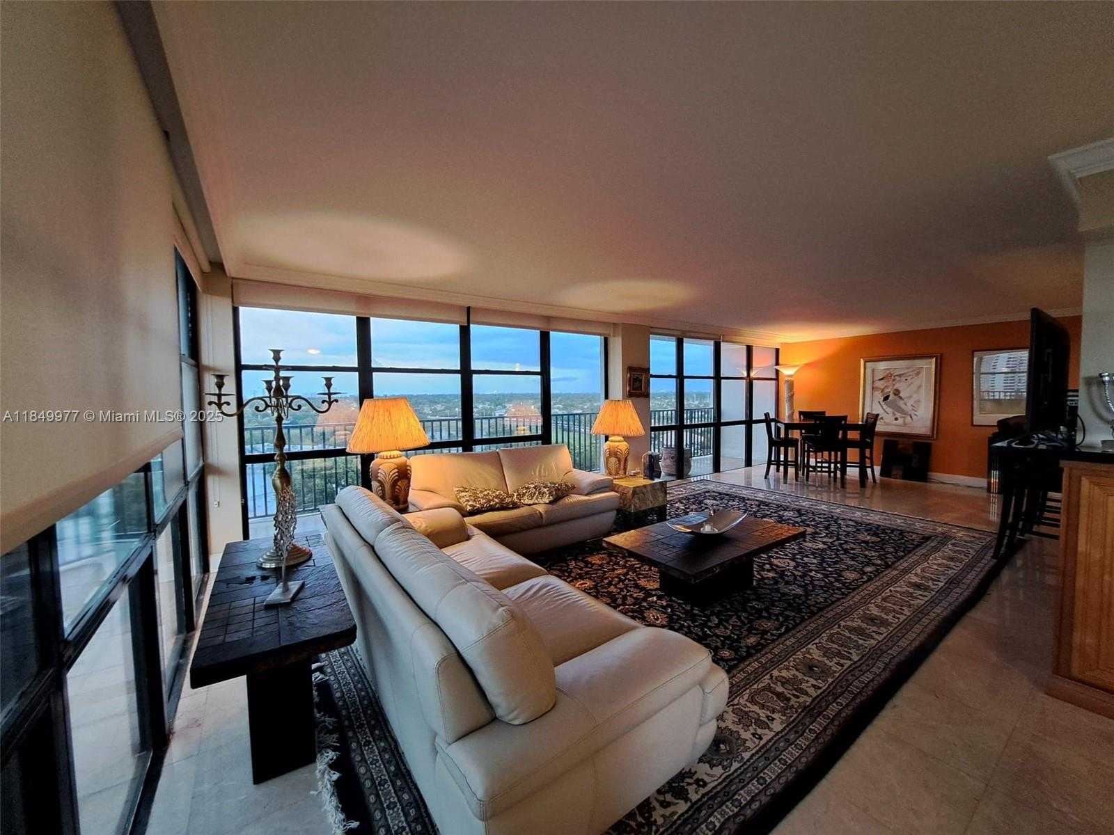Small Image of 1000 PARKVIEW DR #1031, Hallandale Beach Number 5