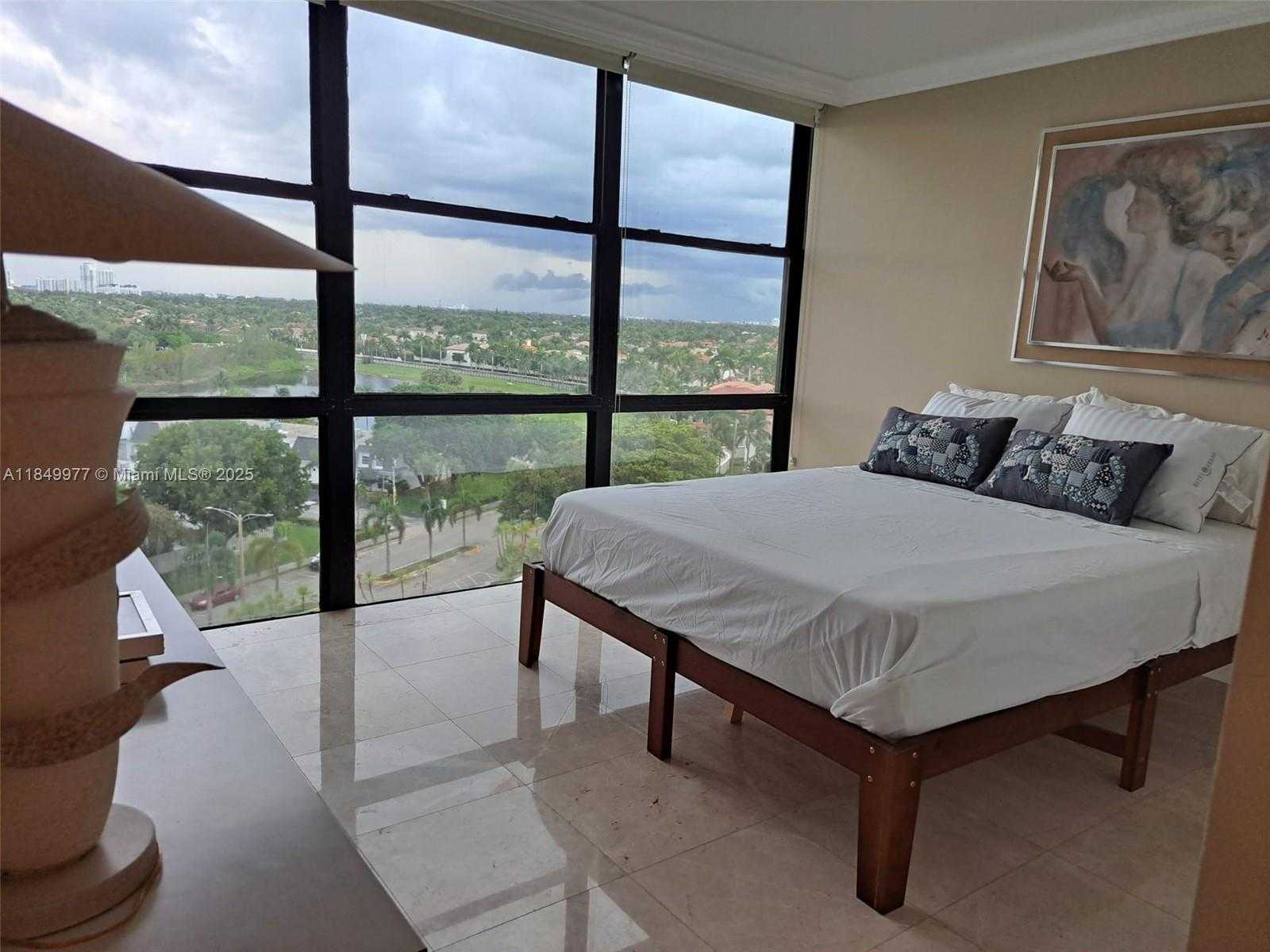 Small Image of 1000 PARKVIEW DR #1031, Hallandale Beach Number 7