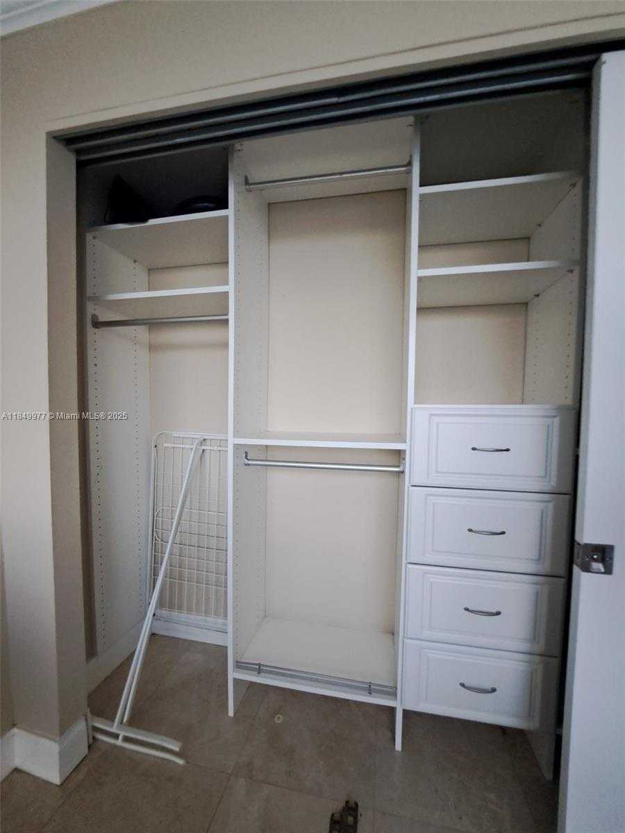 Small Image of 1000 PARKVIEW DR #1031, Hallandale Beach Number 9