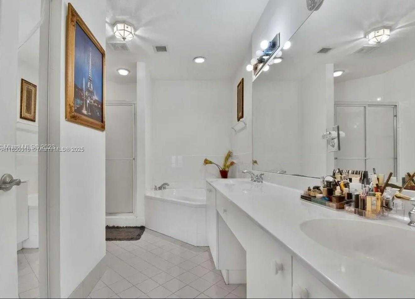 Small Image of 5733 NORTH WEST 112TH PL, Doral Number 14