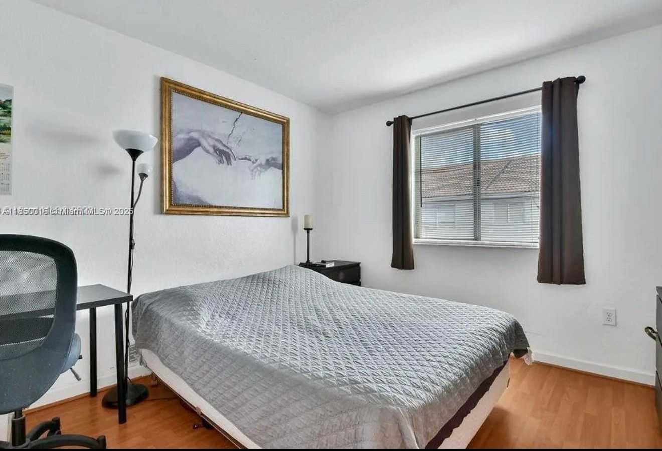 Small Image of 5733 NORTH WEST 112TH PL, Doral Number 15