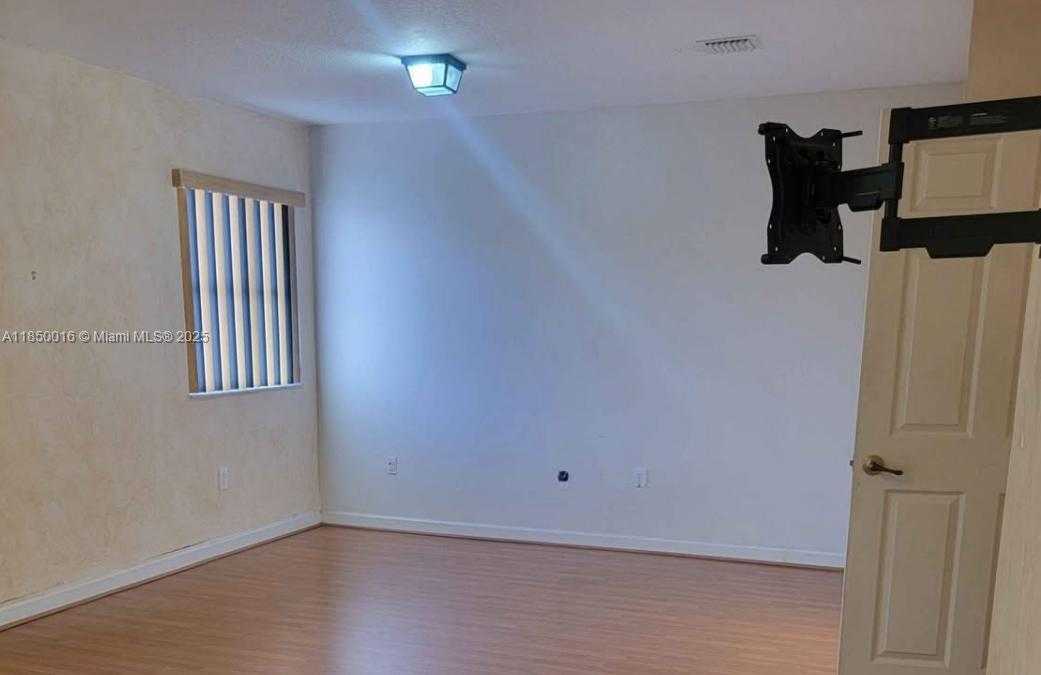 Small Image of 5733 NORTH WEST 112TH PL, Doral Number 19