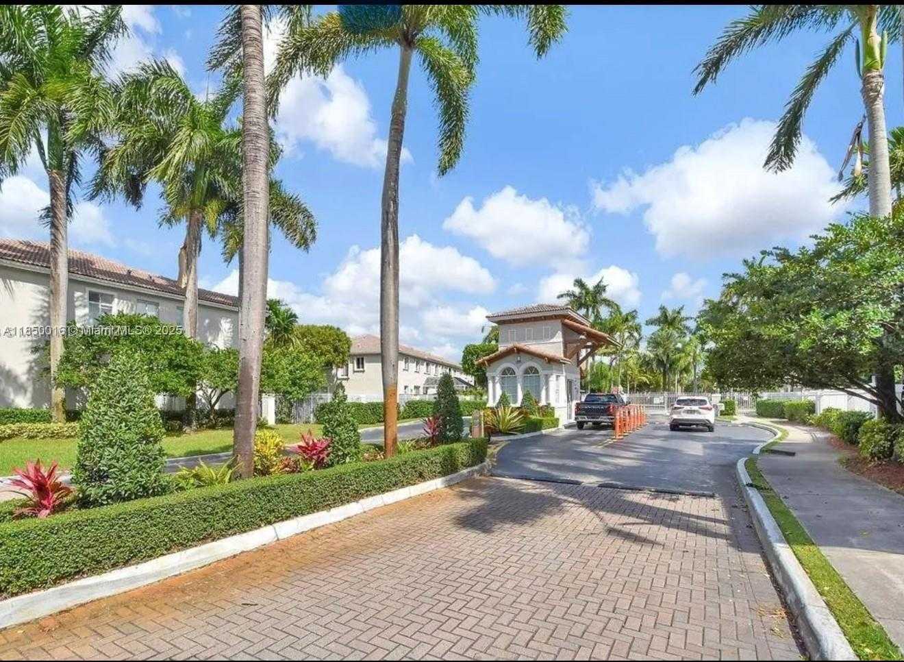 Small Image of 5733 NORTH WEST 112TH PL, Doral Number 4