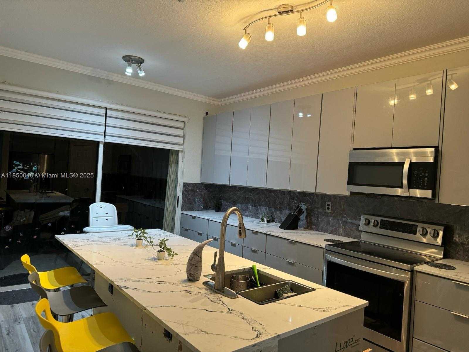 Small Image of 5733 NORTH WEST 112TH PL, Doral Number 7