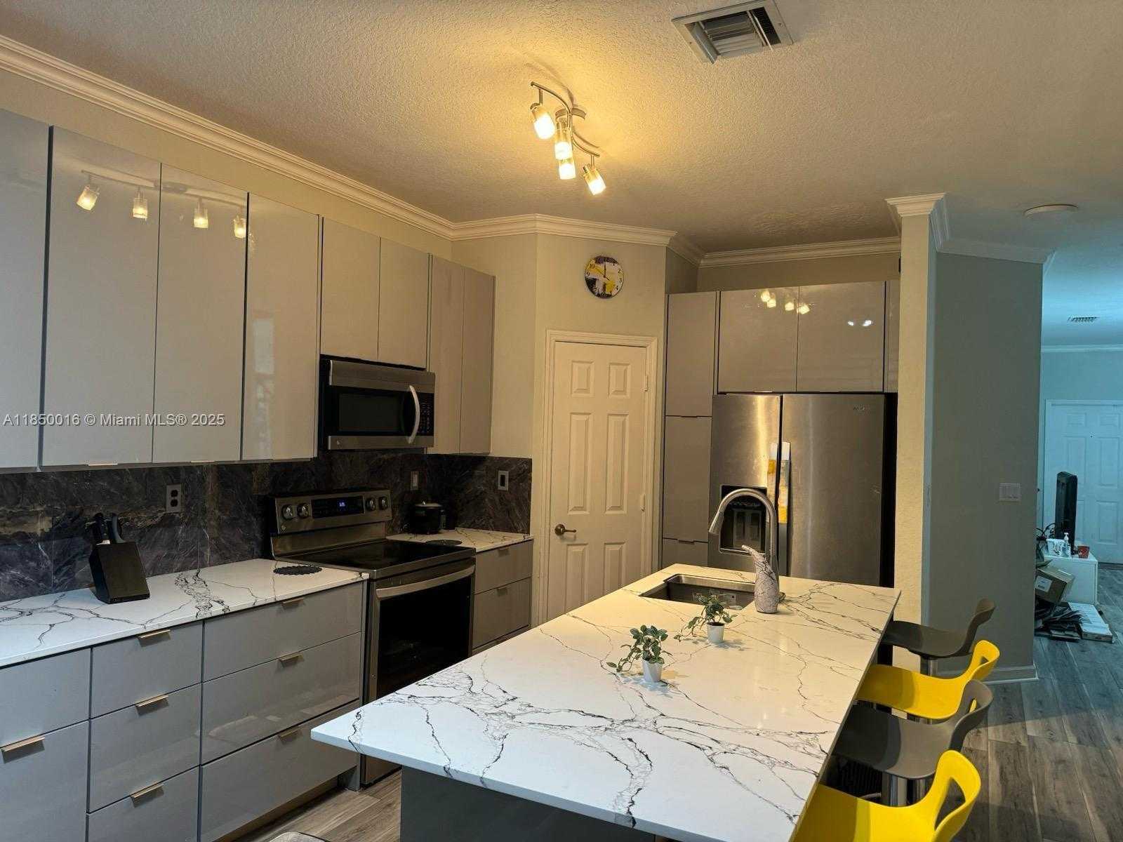 Small Image of 5733 NORTH WEST 112TH PL, Doral Number 8