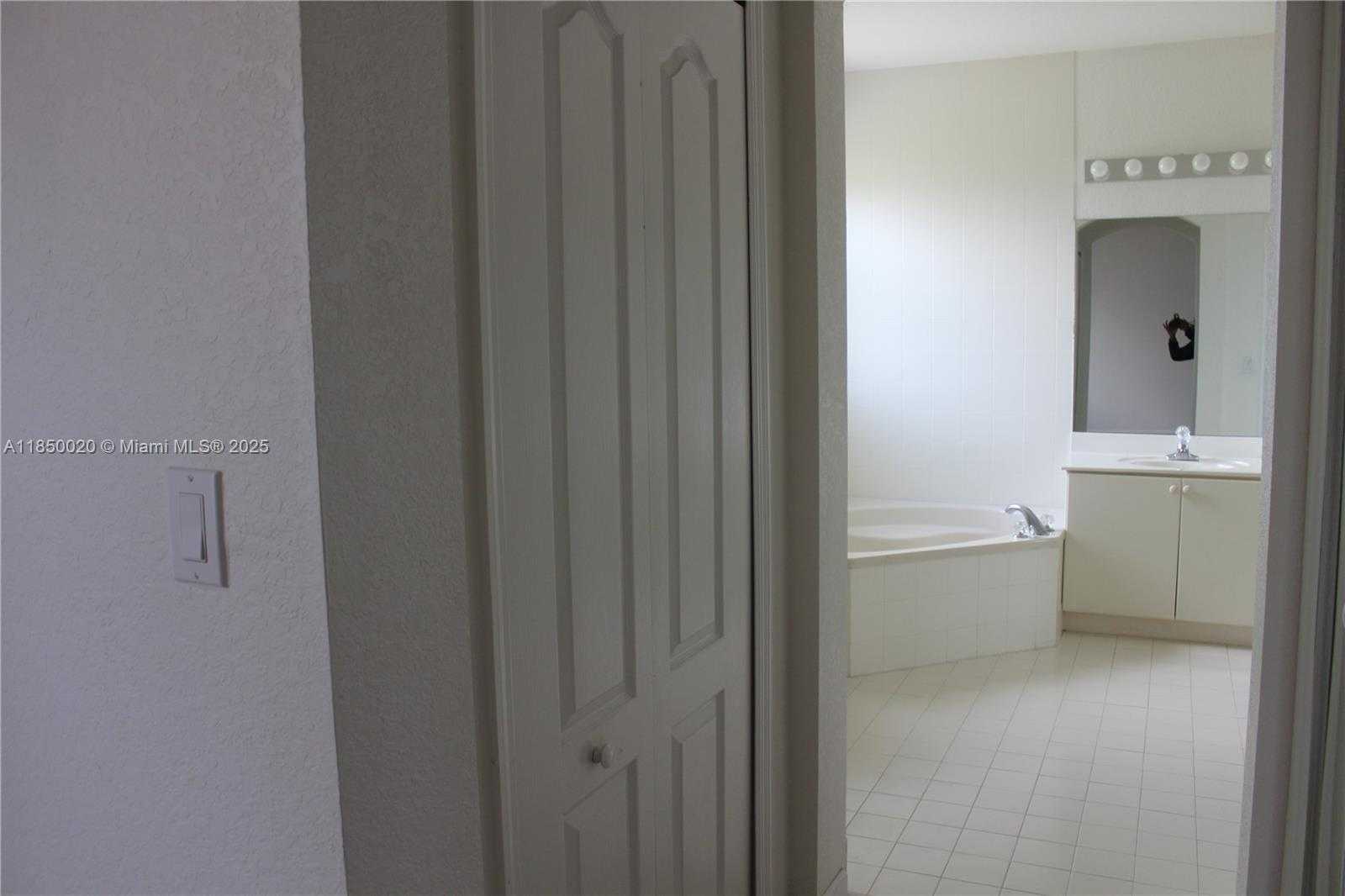 Small Image of 11375 NORTH WEST 77TH LN, Doral Number 17